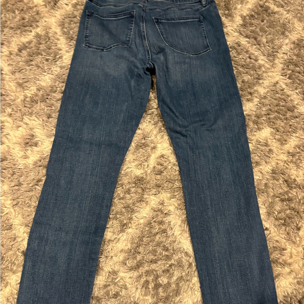 Women's LOFT Blue Demim Jeans - distressed bottoms Size 28/6 NWOT - Picture 5 of 11